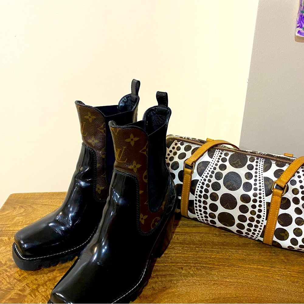 Authentic Louis Vuitton ankle boots. Super condition. From REAL REAL. Size 39.5